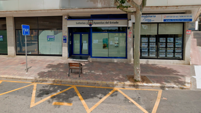 La fachada de la administración de loterías de Torredembarra. Foto: Google Maps