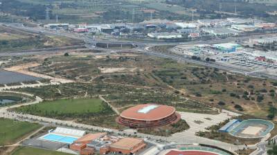 Imagen aérea de archivo del Anillo Mediterráneo. Arriba a la izquierda se ubicará la futura Ciutat Esportiva del Nàstic. Foto: Pere Ferré