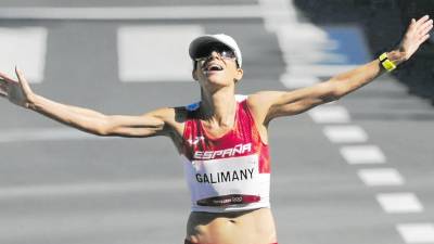 La atleta vallense Marta Galimany tras culminar la Maratón Olímpica de Tokio 2021. FOTO: RFEA/MIGUELEZ TEAM