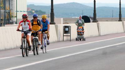 En cada rincón de las ciudades se pueden encontrar bicicletas. foto: dt