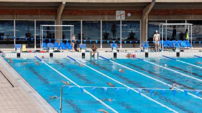 La piscina olímpica Sylvia Fontana ya está climatizada y cuenta con manta térmica. foto: Pere Ferré