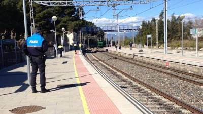 Los hechos ocurrieron en la estación de Vila-seca y la circulación ferroviaria estuvo cortada durante más de una hora y media Foto: PL VILA-SECA