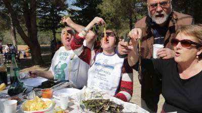 Una de las opciones más fáciles para hacer una calçotada son los parques urbanos. Foto: Lluís Milian
