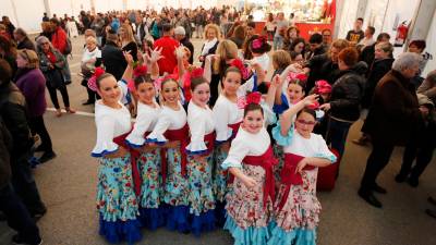 Un grupo de bailarinas en una edición pasada de la Feria de Abril de Bonavista. Foto: Pere Ferré