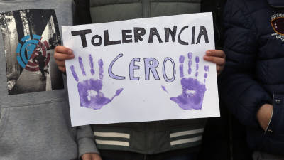 Un manifestante sostiene una pancarta que exige tolerancia cero con la violencia machista en una concentraciÃ³n en A CoruÃ±a. FOTO: EFE