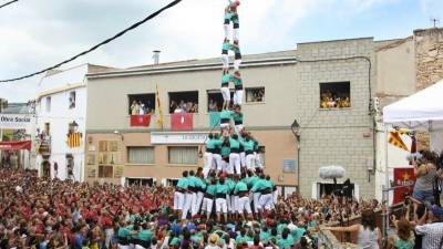 2 de 9 amb folre i manilles dels Castellers de Vilafranca descarregat a la Bisbal l´any 2012. Foto: C. Vilafranca