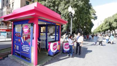 Los bonos podrán conseguirse en la página ‘web’ o en el estand físico de la Rambla Nova. Foto: Pere Ferré