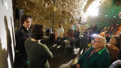 El Alquimista se ha convertido por un día en una sala de cine. Foto: Pere Ferré