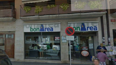 Imagen de la fachada de esta carnicería en la calle Pere Badia. FOTO: Google Maps