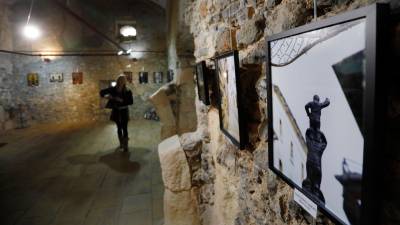 Más de 50 fotografías están expuestas en la sala Lluís d’Icart. foto: Pere Ferré