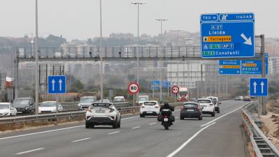 La moto estuvo circulando por la autovía A-7 hasta que accedió a la carretera T-11. Foto: Pere ferré/DT