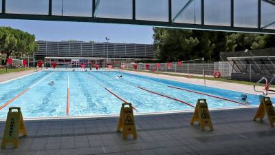 En la imagen, la piscina municipal de Sant Salvador ayer al mediodía. Foto: lluís milián
