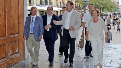 El secretario general de Unió, Ramon Espadaler, ayer a su llegada a la Plaça de la Font. Foto: Lluís Milián
