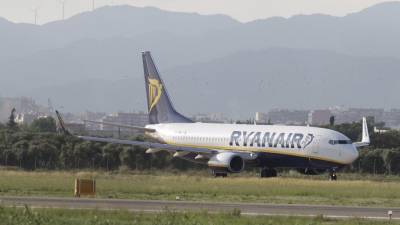 Imagen de un avión de Ryanair en el Aeropuerto de Reus. Foto: Pere Ferré