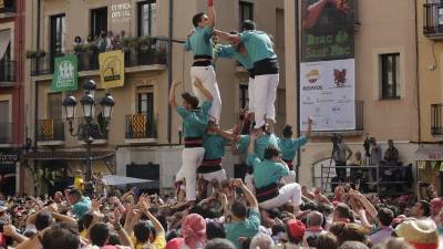 Els castellers van celebrar amb llàgrimes als ulls la millor diada del seu historial. Foto: Pere Ferré