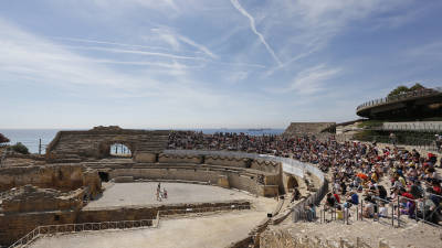 Las mil personas han visto este domingo en directo el espect&aacute;culo de los gladiadores. Foto: Pere Ferr&eacute;