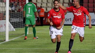 Miguel Palanca celebra el primer gol del partido con una dedicatoria especial. Foto: Lluís Milián