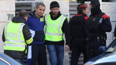 Uno de los detenidos durante la macrooperación policial del pasado 28 de enero. Foto: Lluís Milián