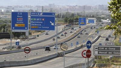 Imagen de la T-11, entre Tarragona y Reus, una de las vías donde ha habido inversión estatal en 2016. Foto: P. Ferré