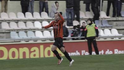 Fran Carbia, festejando su gol a la postre decisivo para la victoria del CF Reus. Foto: Alba Mariné
