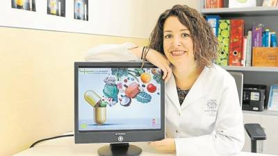 La dietista-nutricionista y divulgadora Rosa Baró, en su consulta en el centro NutriFisioReus. Foto: Alba Mariné