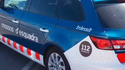 Una patrulla de Mossos acudió al lugar del accidente.