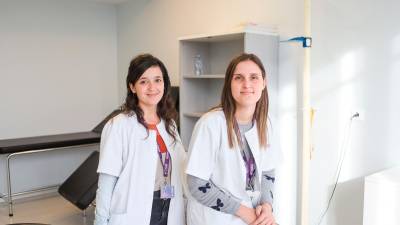 Las dietistas-nutricionistas e investigadoras Lorena Calderón y Judit Companys. foto: alba mariné