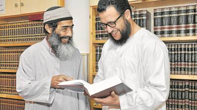 Hassan El Barnoussi y Mohamed Said, los portavoces de las dos mezquitas de Reus. FOTO: A. González