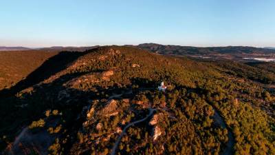 Una de las ermitas por las que pasa el sendero.