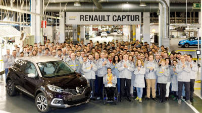 Teresa Perales visita las factorías de Renault en Valladolid.