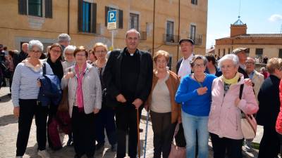 Feligreses de Vimbodí i Poblet acudieron a la ceremonia de ordenación del antiguo Abat de Poblet. Foto: Xavier Pete/Agència Flama