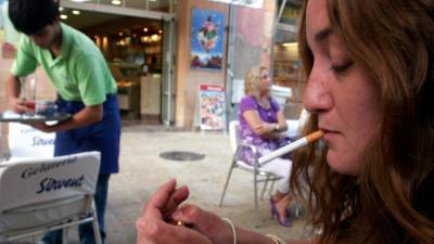 El porcentaje de fumadores se ha estancado entorno al 23% de la población. Foto: Txema Morera