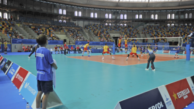 La selección española de voleibol, con la TAP casi vacía durante las semifinales. FOTO: Alfredo Gonzaĺez