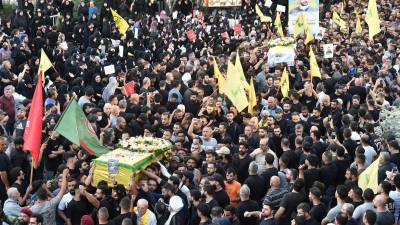 Entierro de militantes de Hizbulá muertos por las explosiones de mensáfonos. foto: wael hamzeh/Efe