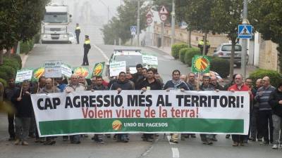 Imatge de la manifestació d´Unió de Pagesos, ahir al matí a Gandesa. Foto: Joan Revillas