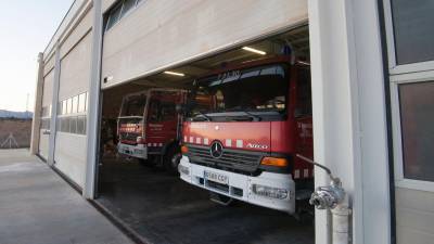 Hacia el lugar se han desplazado efectivos del parque de bomberos de Ulldecona. Foto: Joan Revillas/DT