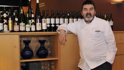 El cuiner i sommelier Toni Bru ofereix al seu restaurant una carta de vins per a tots els gustos