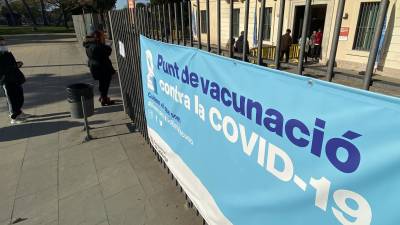 Punto de vacunación contra la Covid en el Mas Iglesias de Reus. foto: alfredo gonzález