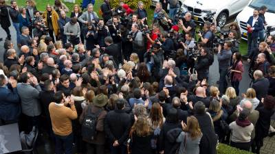 Bany de masses a Bruges de la candidatura Junts per Catalunya. FOTO: EFE