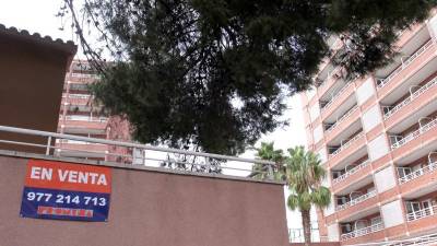 Cartel publicitario de una vivienda de segunda mano en venta en Tarragona