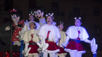 Disney arribava a Tortosa amb els m&iacute;tics personatges de Mickey i Minnie i molta m&uacute;sica. FOTO: Joan Revillas