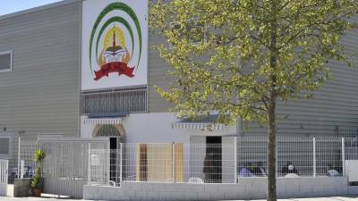 Imagen de ayer del exterior de la mezquita de Reus, ubicada en el polígono Granja Vila. Foto: Alfredo González