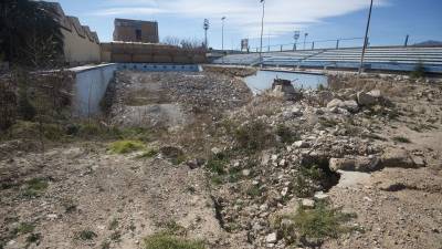 Les piscines a l´aire lliure de Tortosa van ser enderrocades l´any 2011. Foto: JOAN REVILLAS