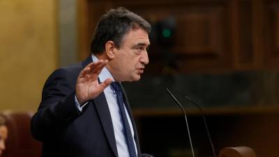 MADRID, 16/11/2023.- El portavoz del PNV Aitor Esteban interviene durante la segunda jornada de la investidura del secretario general del PSOE Pedro Sánchez celebrada en el Congreso de los Diputados en Madrid, este jueves. Foto: EFE