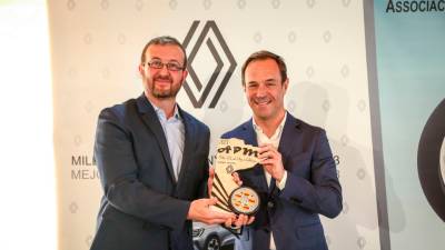 Sebastien Guigues recibio el trofeo como Mejor Coche del Año en Catalunya 2023.