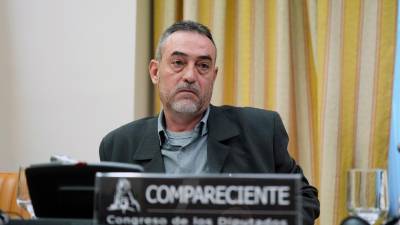 Francisco Javier Martínez, padre de un niño de 3 años que murió en el atentado yihadista de 2017 en Cataluña, durante su comparecencia este martes ante en la comisión de investigación del Congreso. Foto: EFE