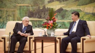 El pasado julio visitó China, ya cumplidos los 100 años, para reunirse con el mandatario del país, Xi Jinping. Foto: EFE