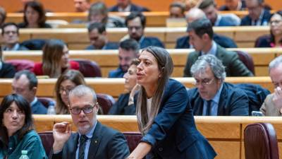 Nogueras, de pie, y a su lado el diputado de Tarragona, el riudomense Josep Maria Cruset. Foto: EFE