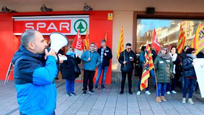Imagen de los trabajadores de Spar protestando en Reus. Foto: ACN