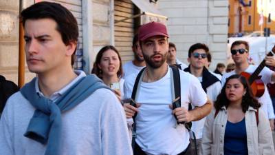 Cola de fieles para entrar en la basílica de Santa María la Mayor de Roma y venerar la tumba del papa Francisco. Foto: ACN